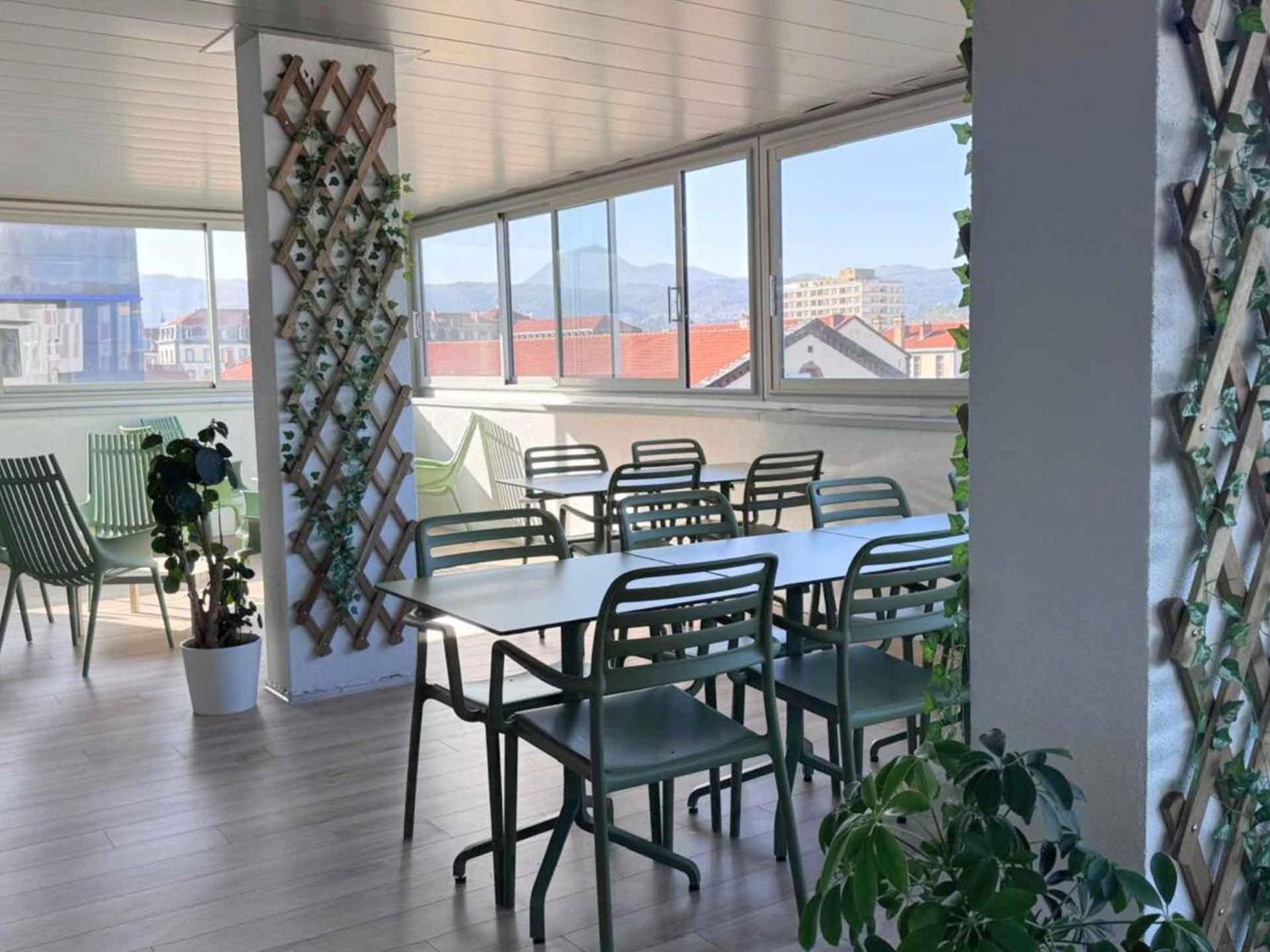 Auberge De Jeunesse Hi Клермон-Феран Екстериор снимка