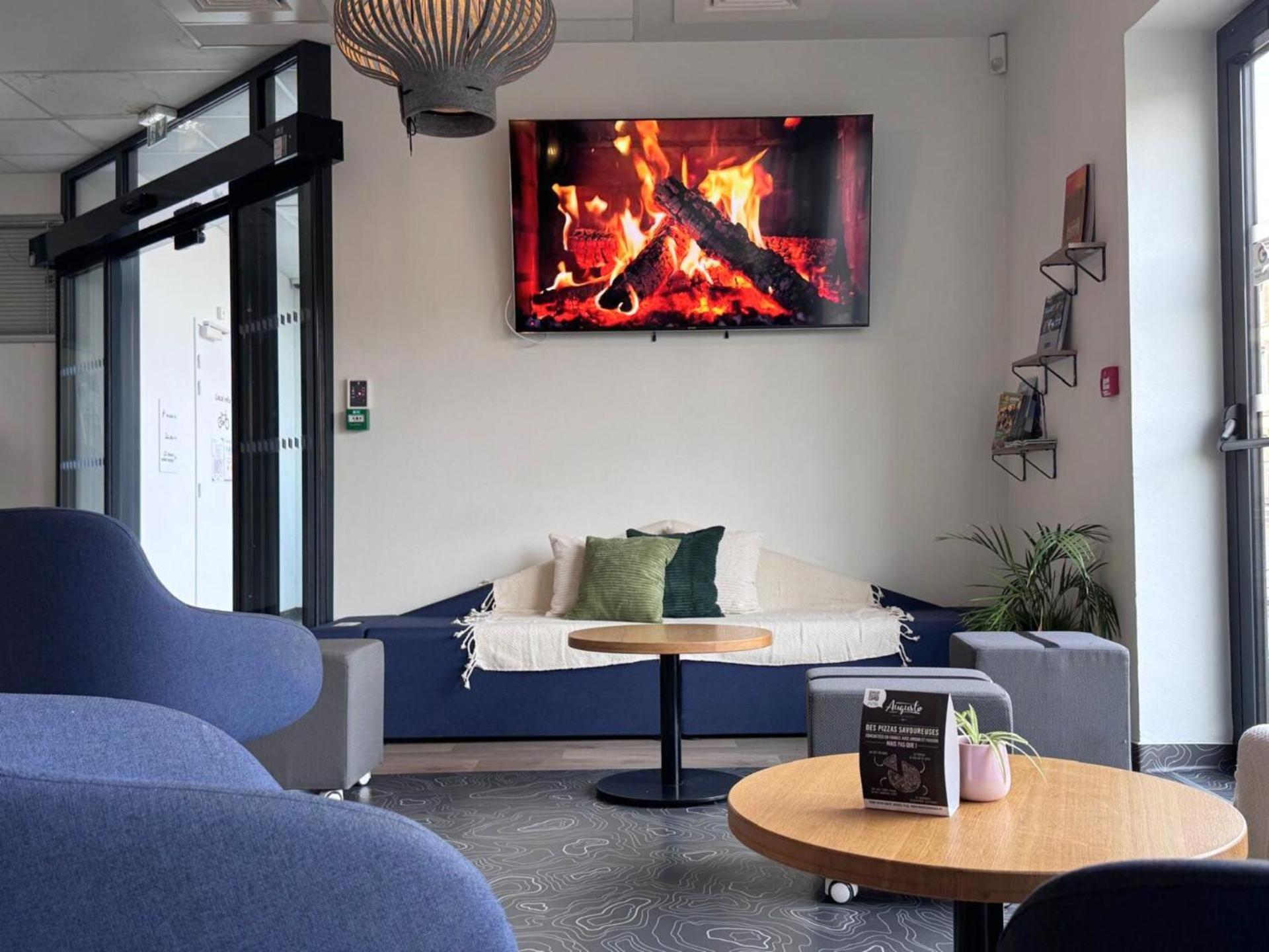 Auberge De Jeunesse Hi Клермон-Феран Екстериор снимка